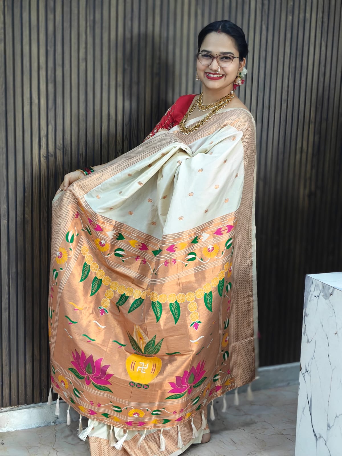 Lotus Kalash Paithani : KY02