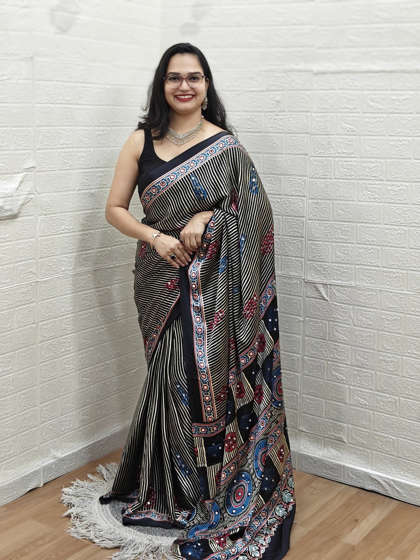 Semi Modal Silk with Mirror MH11 : Black